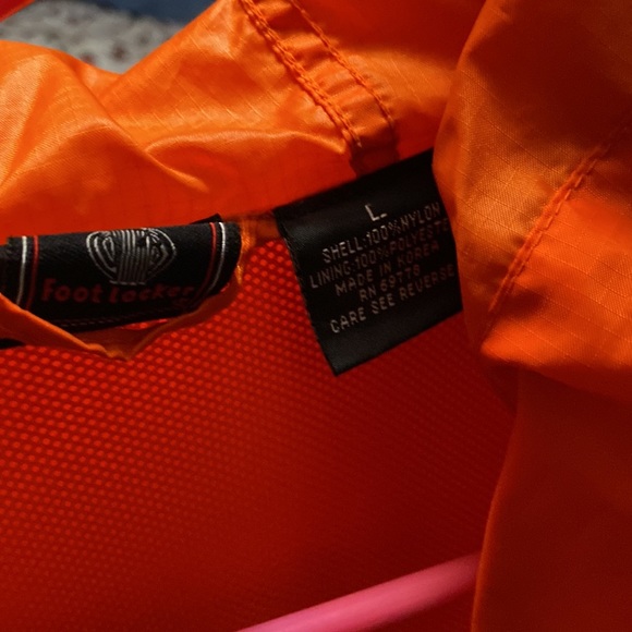 Large foot locker rain/windbreaker jacket - Picture 3 of 3